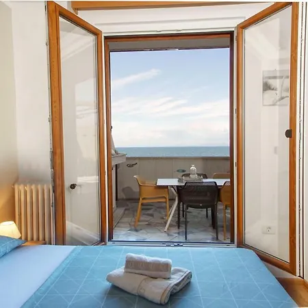 Apartmaji Pri Bosi Nogi Izola Exterior foto