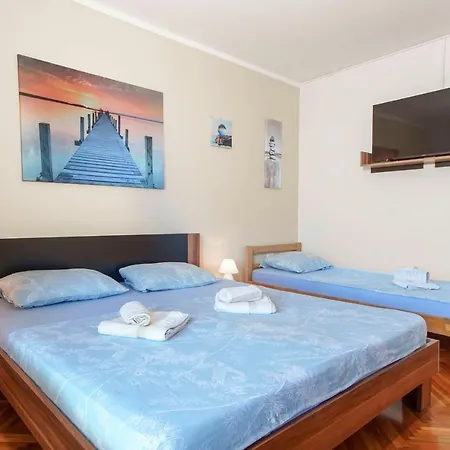 Apartmaji Pri Bosi Nogi Izola Exterior foto