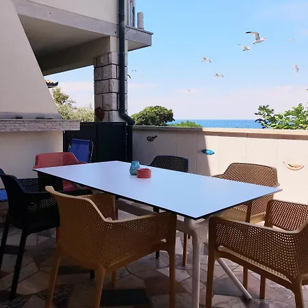 Apartmaji Pri Bosi Nogi Izola Exterior foto