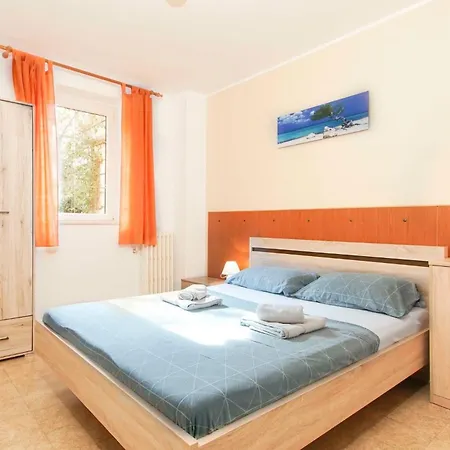Apartmaji Pri Bosi Nogi Izola Exterior photo