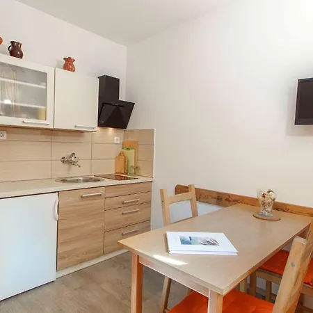 Apartmaji Pri Bosi Nogi Izola Exterior photo